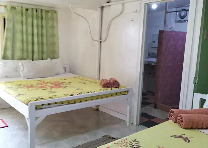 Bed & Breakfast Cronin Oslob