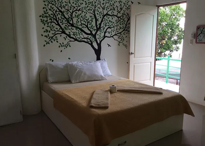 Bed & Breakfast Cronin Oslob