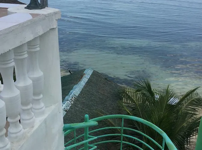 Cronin Bed & Breakfast Oslob