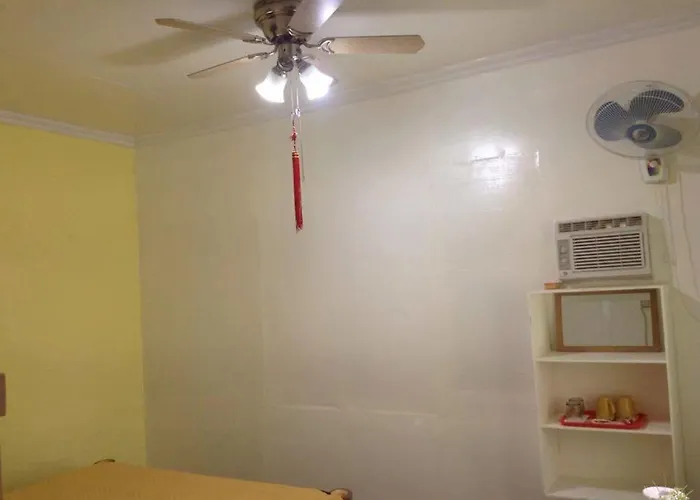 Bed & Breakfast Cronin Oslob