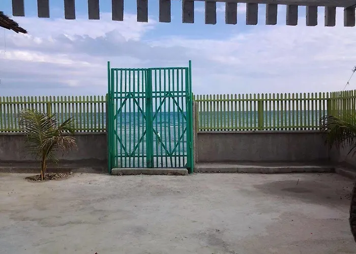 Bed & Breakfast Cronin Oslob